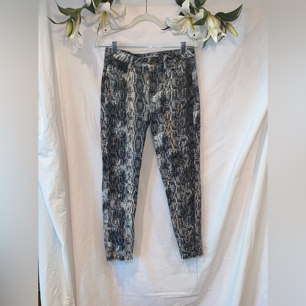 Zara snake skin stretch jean. Size 6.